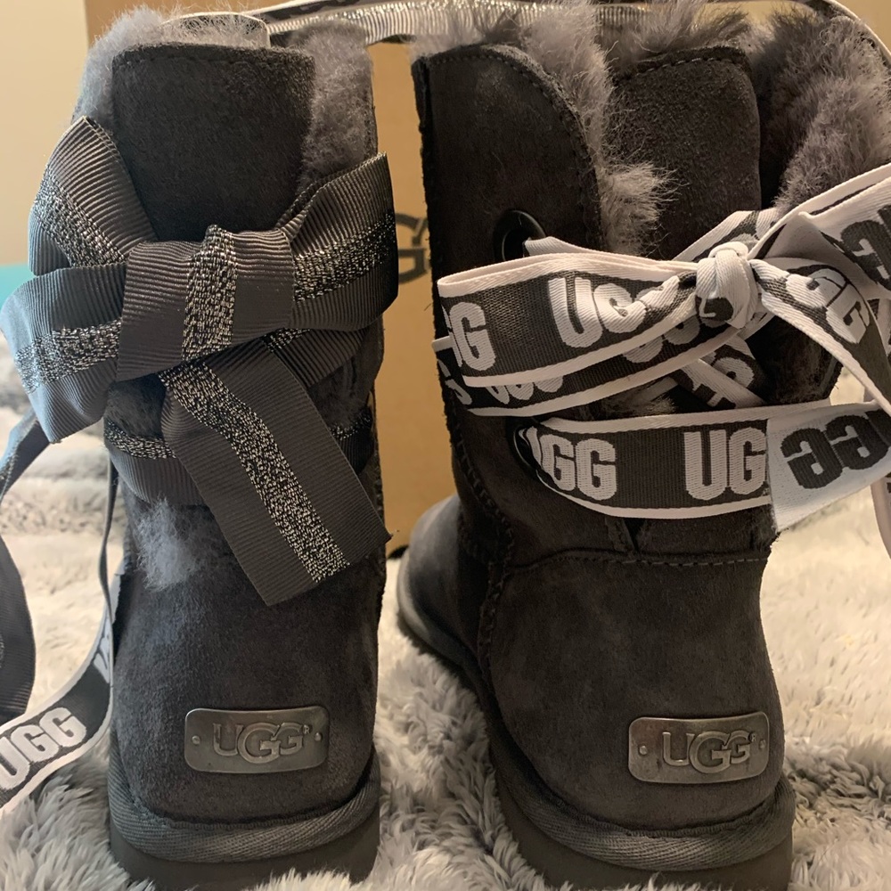 UGG customizable bow boots size 8